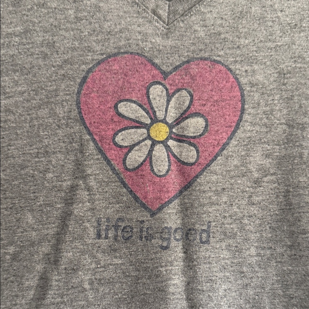 Life Is Good Woman's Gray Tee with Pink Heart and Daisy